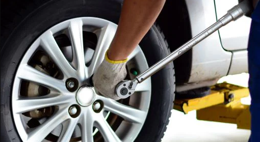 Split Beam vs. Click Torque Wrenches: What Are the Differences?