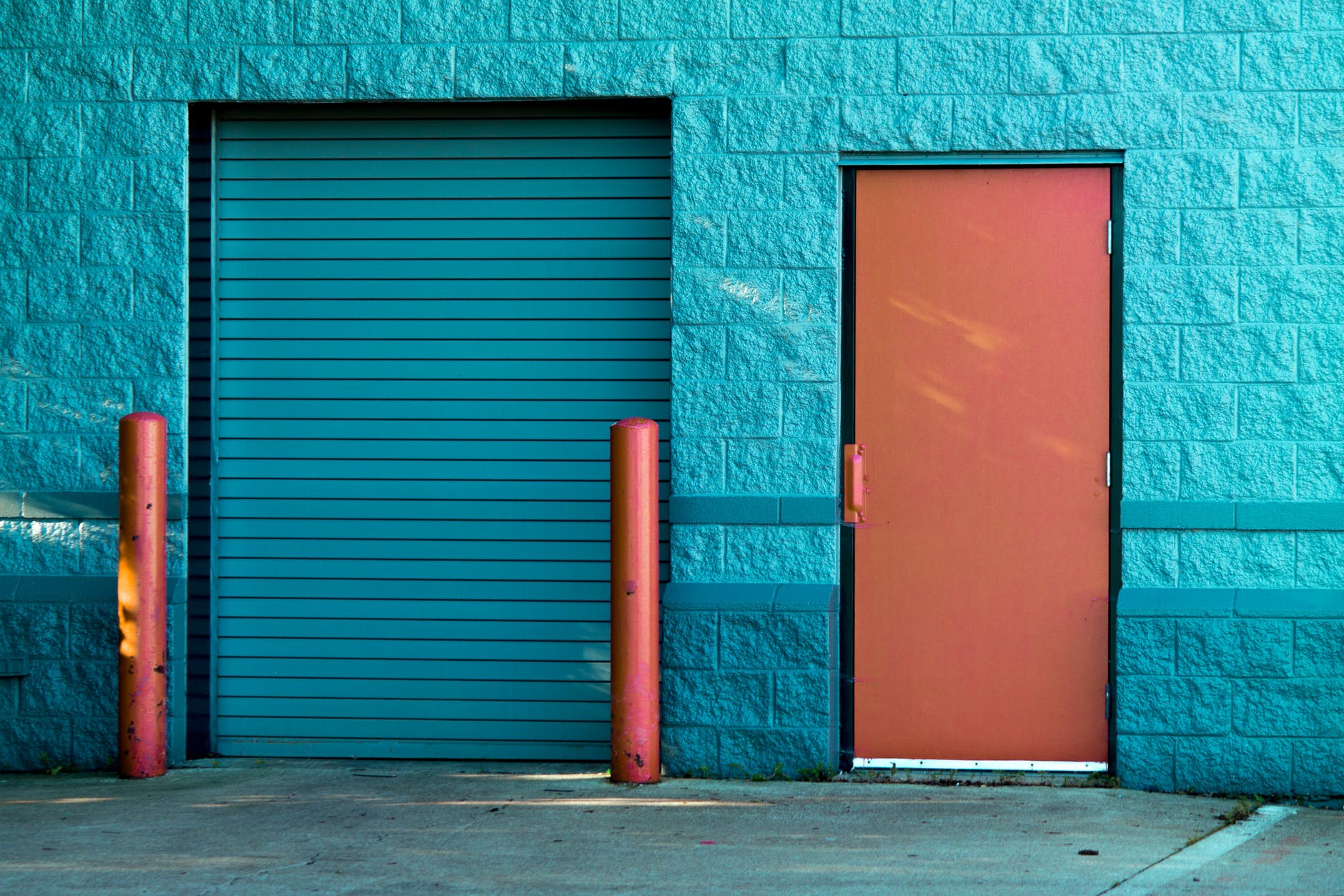 An Ultimate Guide to Maintaining Your Garage Door