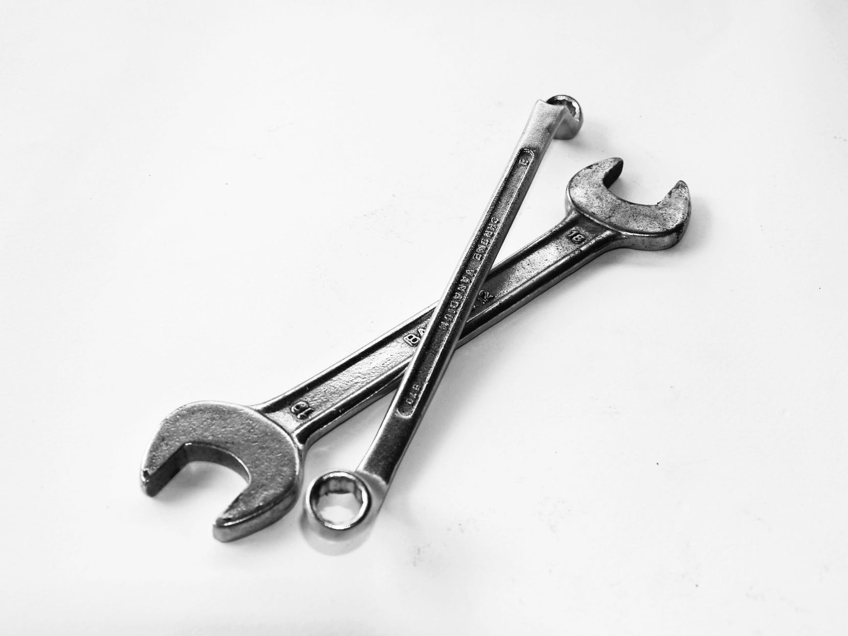 Choosing the Right Wrench Set for Your Garage | Buyers' Guide