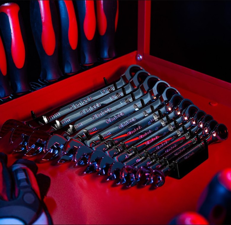 Ratcheting Wrench Sets with Magnetic Wrench Organizer