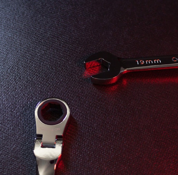 Ratcheting Wrench Sets with Magnetic Wrench Organizer