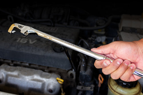 Wrench slipping when hands are oily or cramped