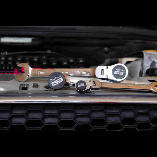 A 3pc clip set locks stubby sockets to any ratchet or driver